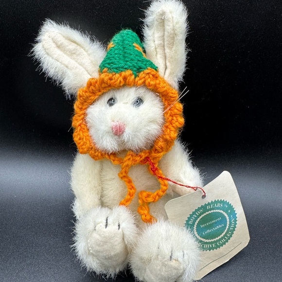 VTG Boyd’s Bears Chardonnay White Plush Bunny with Orange and Green Hat - Picture 1 of 4